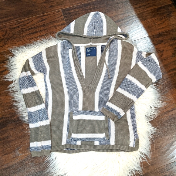 American Eagle Outfitters Tops - American Eagle V-neck Hoodie | Small